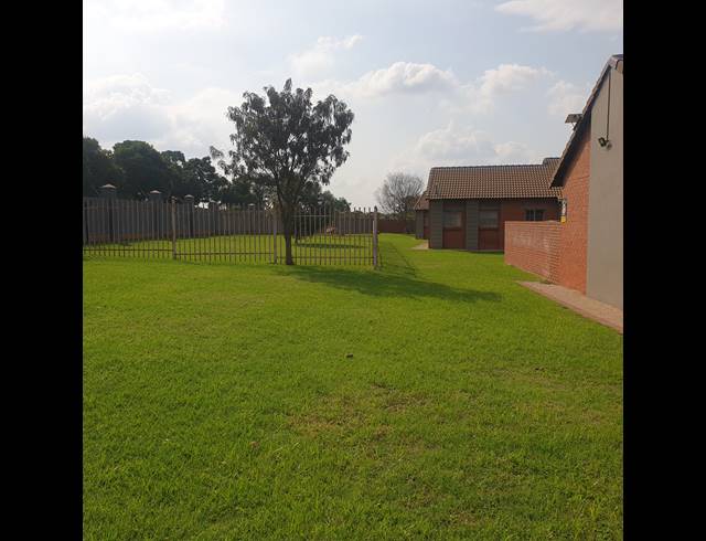 2 BEDROOM SECTIONAL TITLE FOR SALE IN MONAVONI
